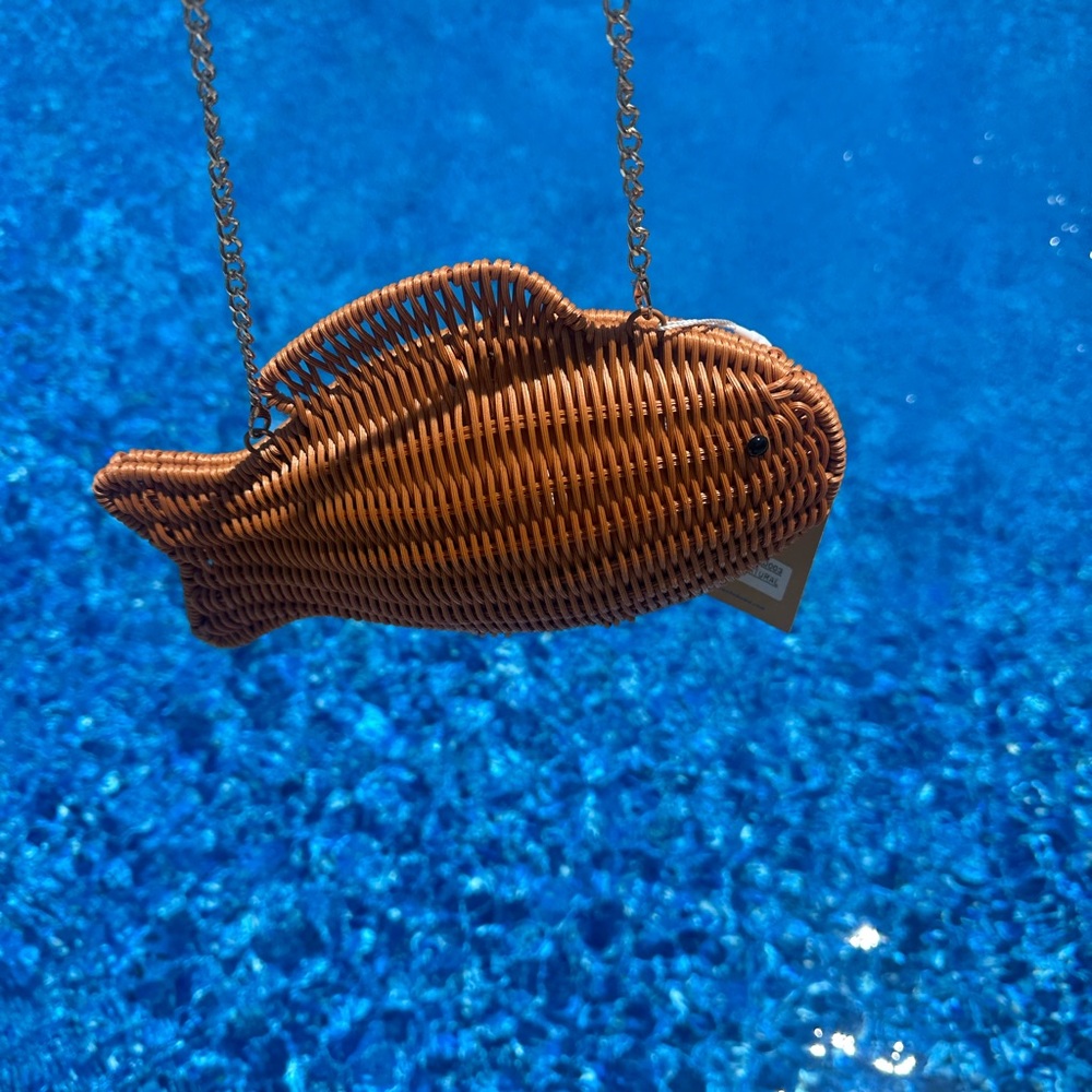 NWT Tommy Bahama fish shaped wicker crossbody/clutch purse